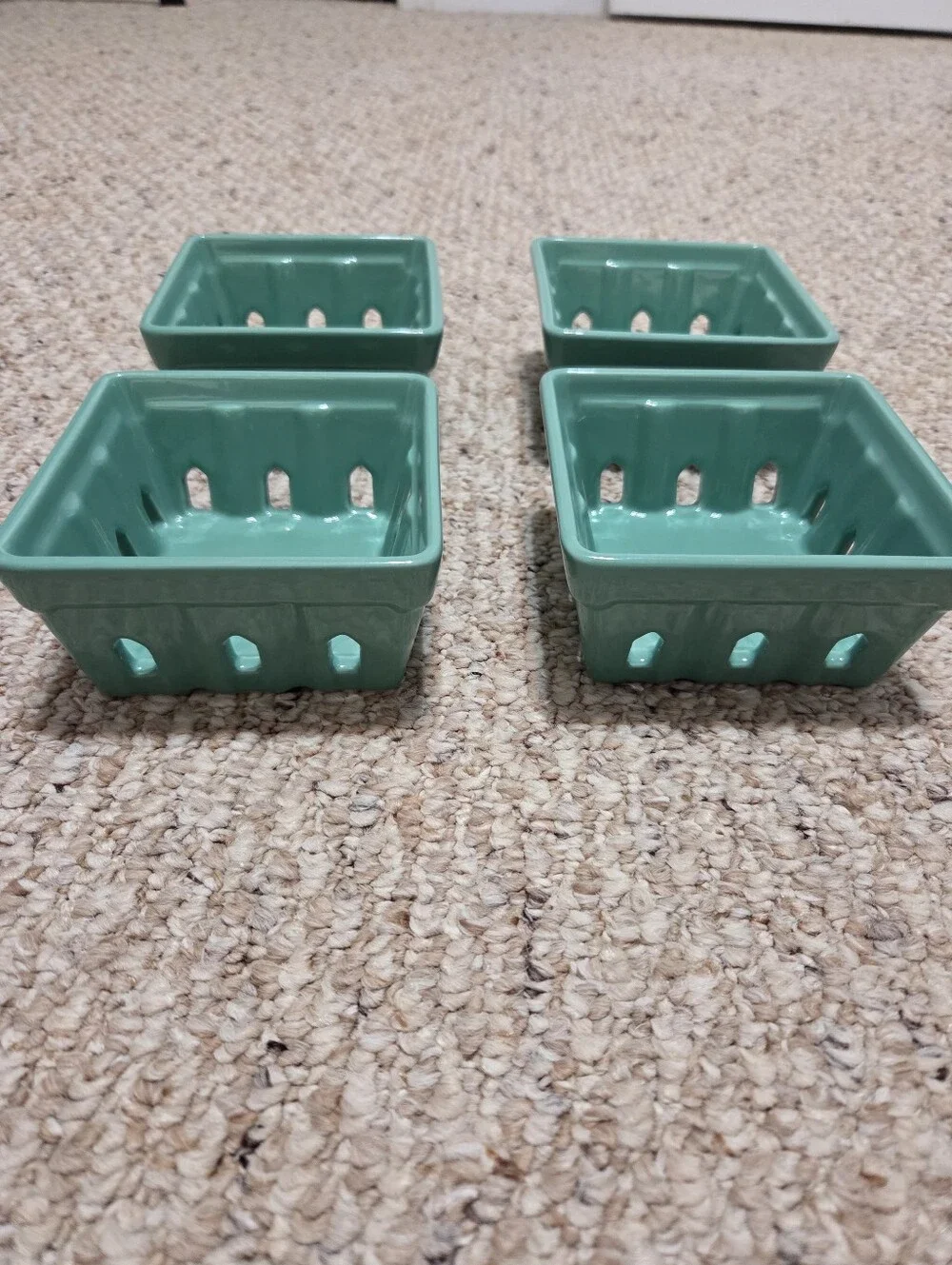Set of 4 Ceramic Berry Baskets in Seafoam Green